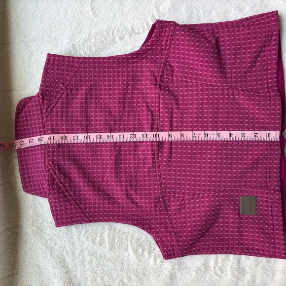 Lululemon Water-Repellent Grid Fleece Hiking Vest | Wild Berry / Sonic Pink - Picture 12 of 16